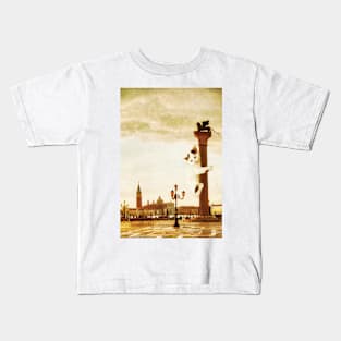 Giant Kitten in San Marco's Square (Venice) Kids T-Shirt